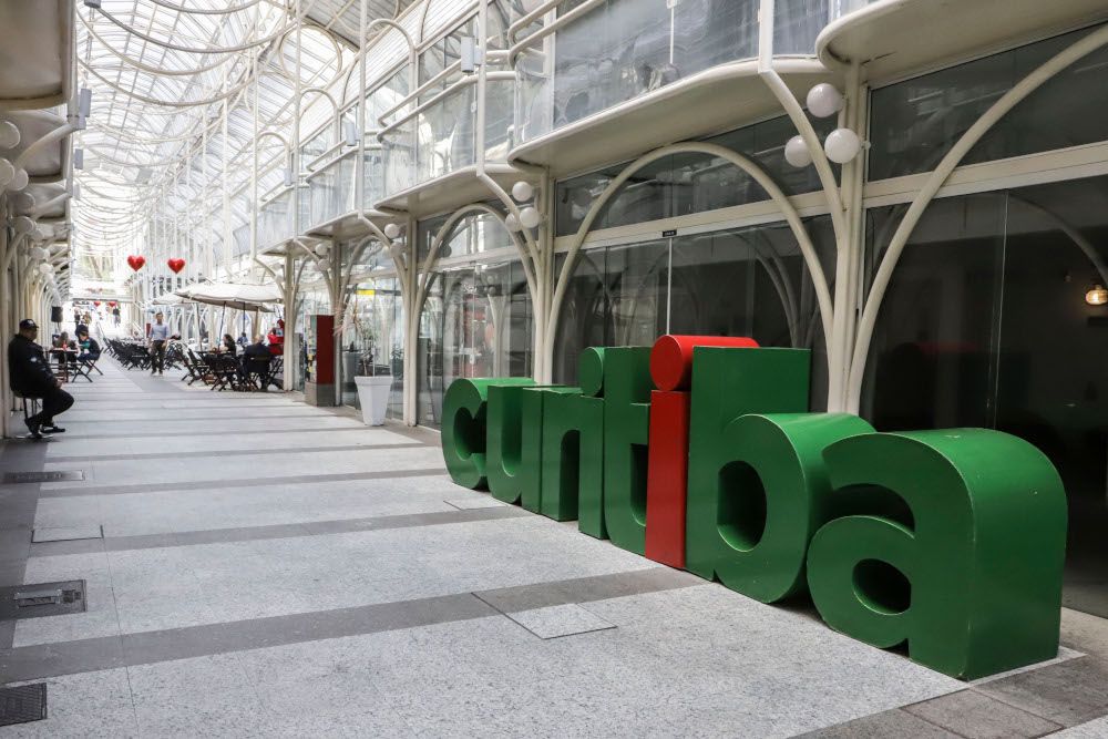 Rua 24 Horas (24 Hours Street)