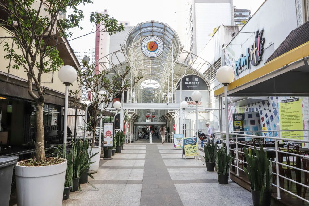 Rua 24 Horas (24 Hours Street)